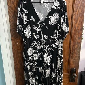 Ava & Viv Black Maxi Dress with White Floral Pattern